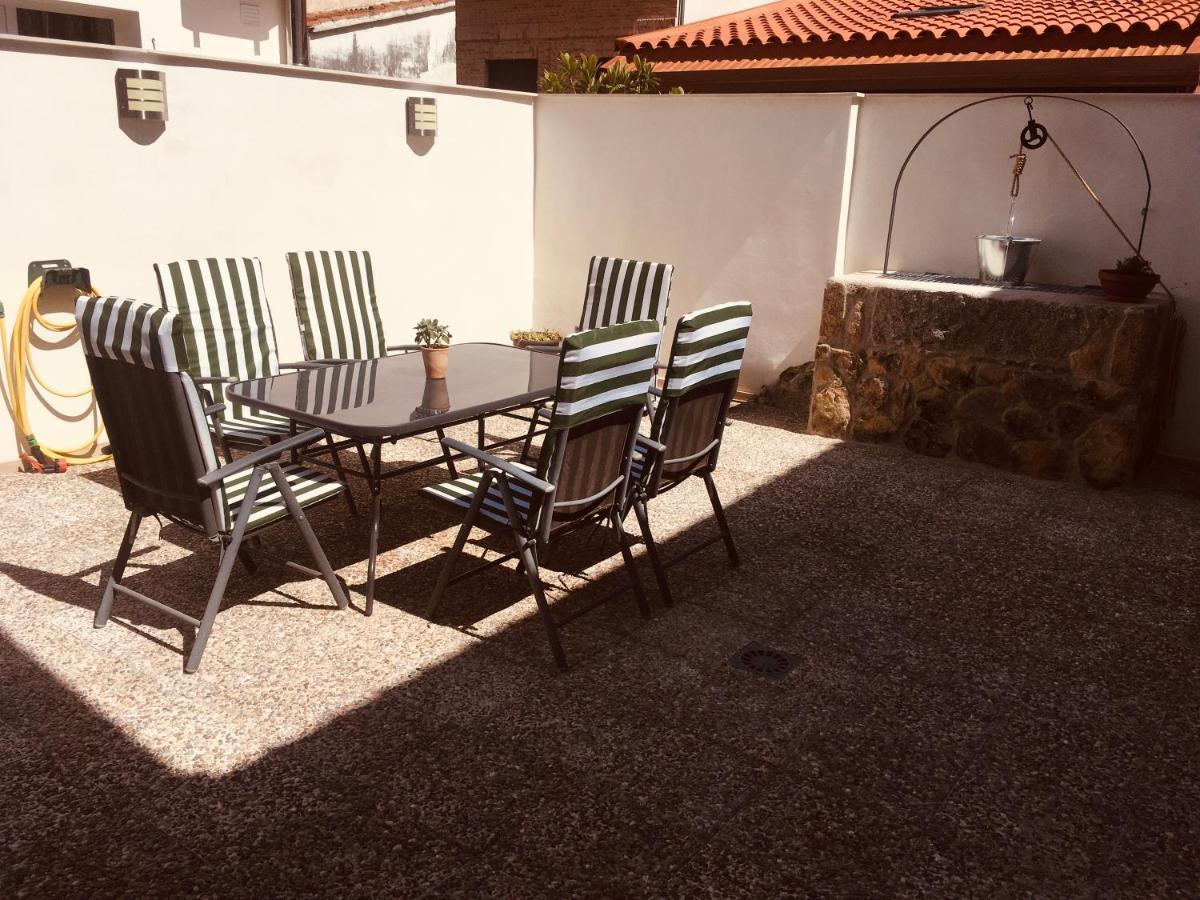 Acogedora Casa Con Patio En El Tiemblo Lejlighed Eksteriør billede